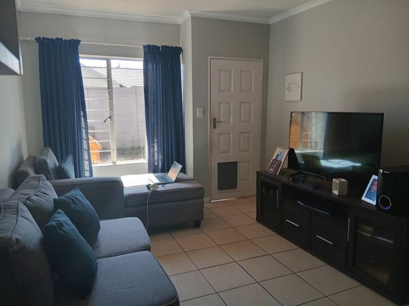 2 Bedroom Property for Sale in Rooihuiskraal North Gauteng