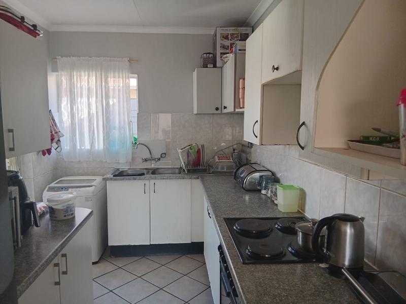 2 Bedroom Property for Sale in Rooihuiskraal North Gauteng