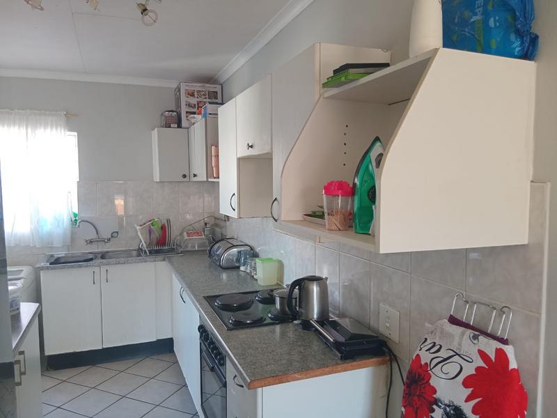 2 Bedroom Property for Sale in Rooihuiskraal North Gauteng