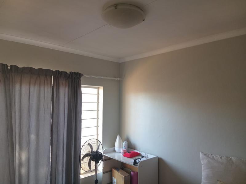 2 Bedroom Property for Sale in Rooihuiskraal North Gauteng
