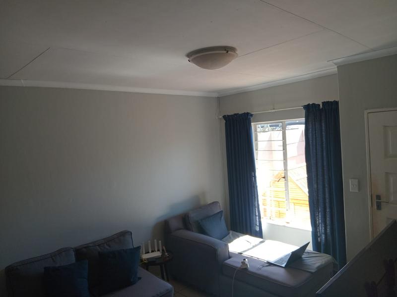 2 Bedroom Property for Sale in Rooihuiskraal North Gauteng