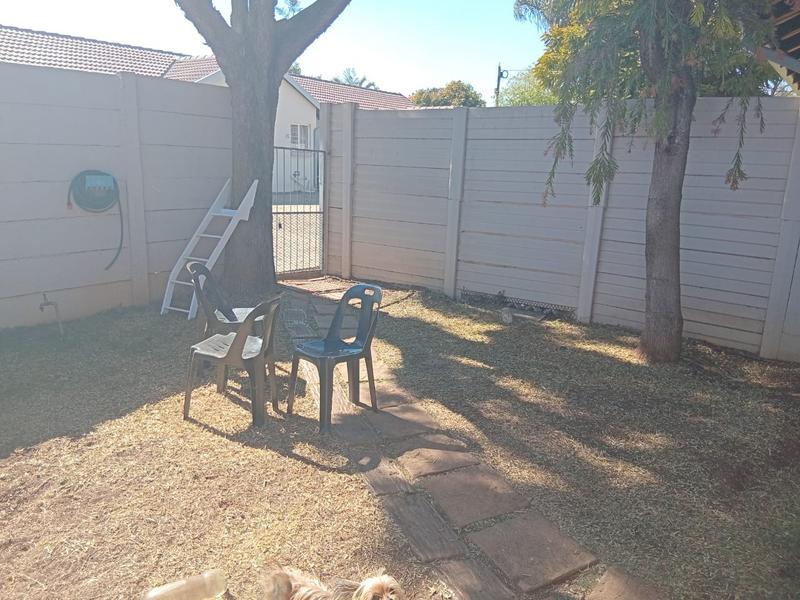2 Bedroom Property for Sale in Rooihuiskraal North Gauteng