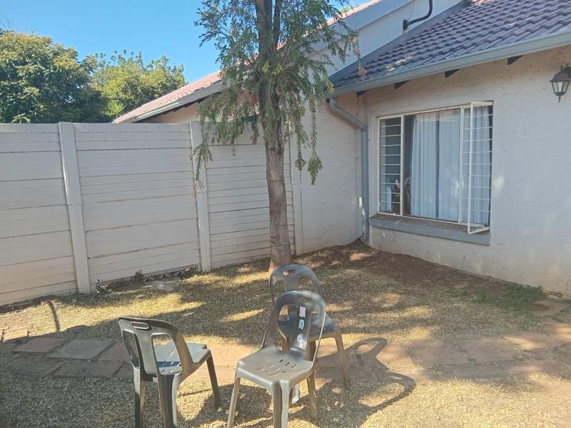 2 Bedroom Property for Sale in Rooihuiskraal North Gauteng