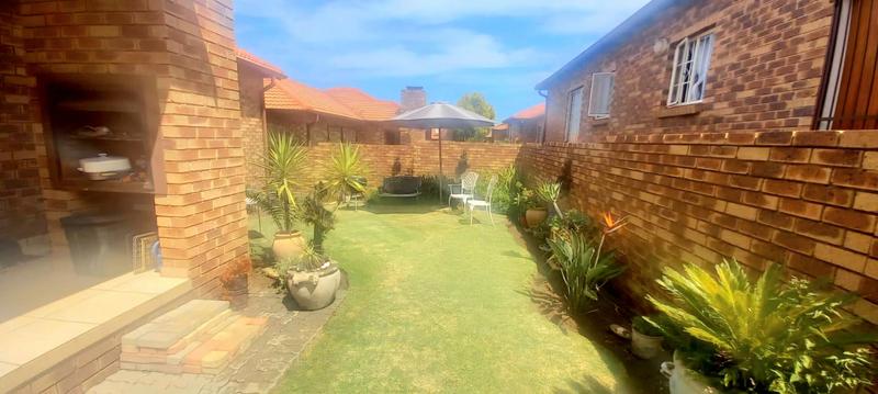 2 Bedroom Property for Sale in Amberfield Gauteng