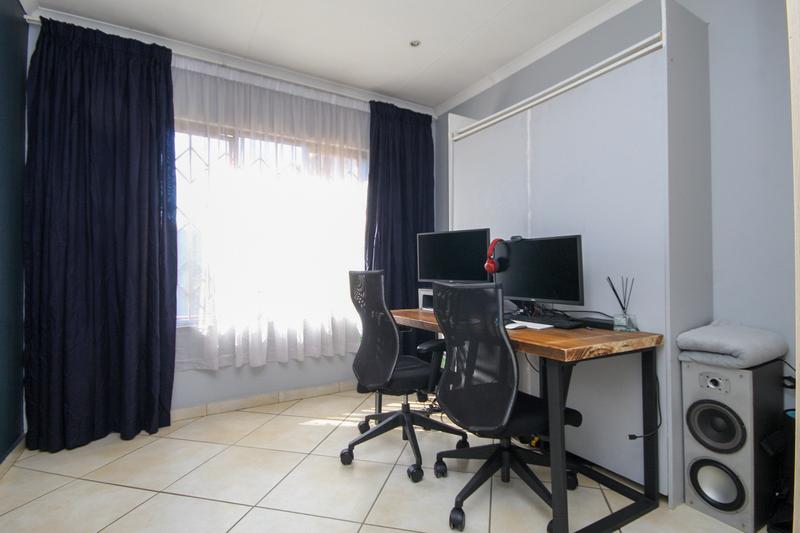 2 Bedroom Property for Sale in Thatchfield Gauteng