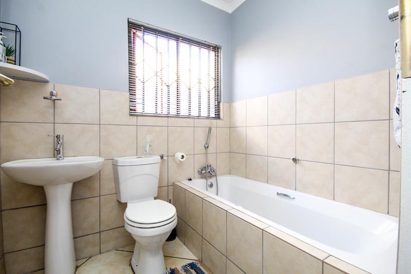 2 Bedroom Property for Sale in Thatchfield Gauteng