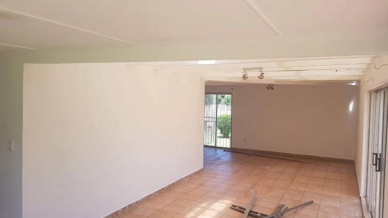 To Let 4 Bedroom Property for Rent in Randburg Central Gauteng