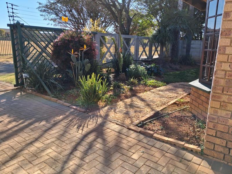 To Let 3 Bedroom Property for Rent in Moreleta Park Gauteng