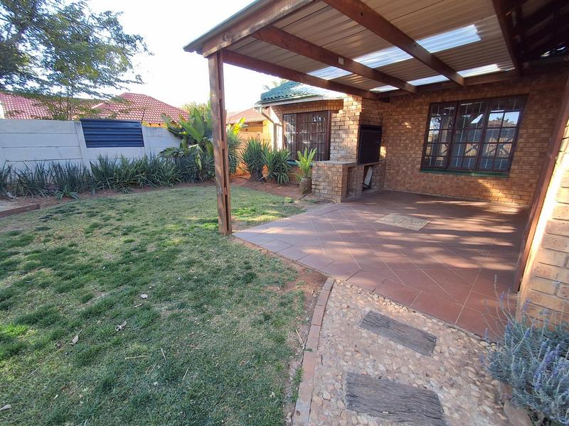 To Let 3 Bedroom Property for Rent in Moreleta Park Gauteng
