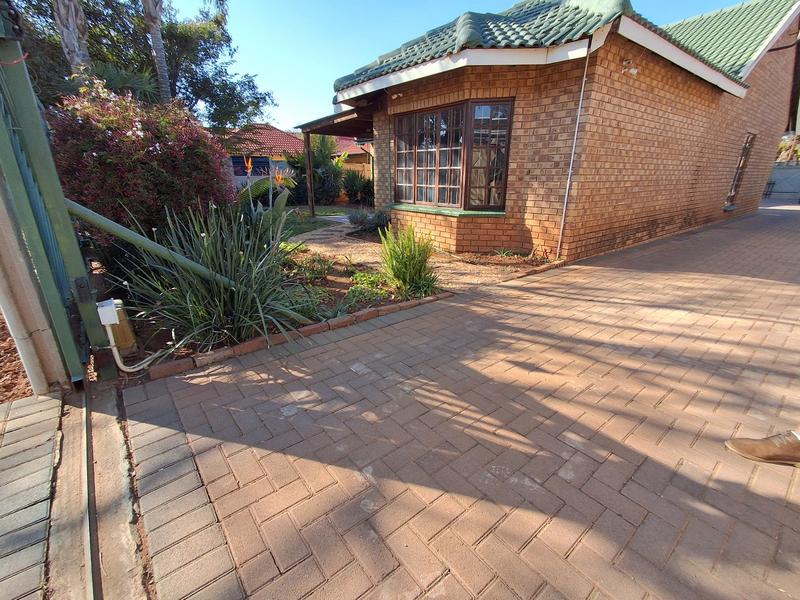 To Let 3 Bedroom Property for Rent in Moreleta Park Gauteng