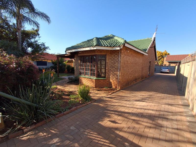 To Let 3 Bedroom Property for Rent in Moreleta Park Gauteng