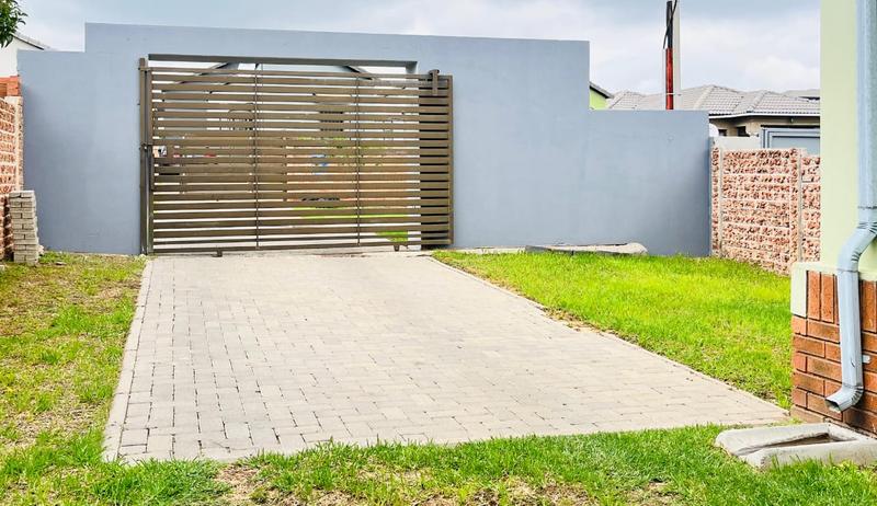 To Let 2 Bedroom Property for Rent in South Hills Gauteng