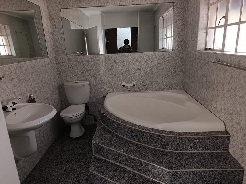 To Let 4 Bedroom Property for Rent in Bramley Gauteng
