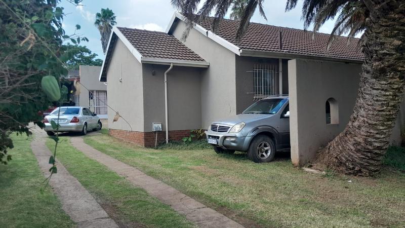To Let 7 Bedroom Property for Rent in Discovery Gauteng