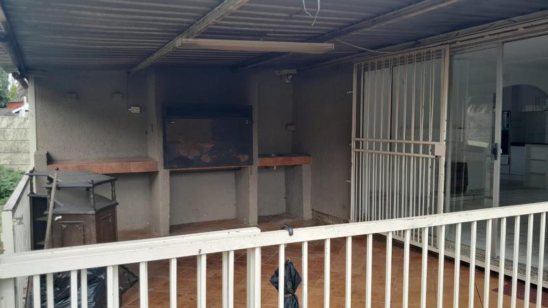 To Let 7 Bedroom Property for Rent in Discovery Gauteng