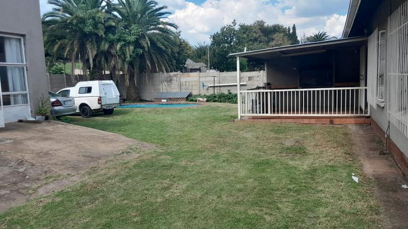 To Let 7 Bedroom Property for Rent in Discovery Gauteng
