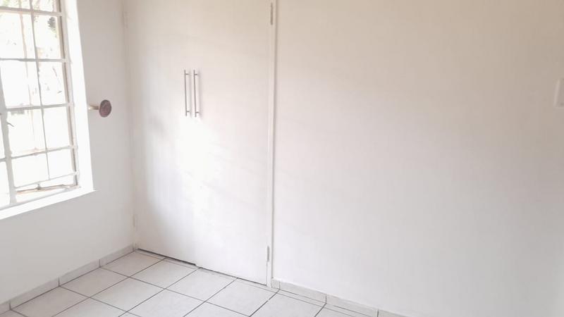 To Let 7 Bedroom Property for Rent in Discovery Gauteng