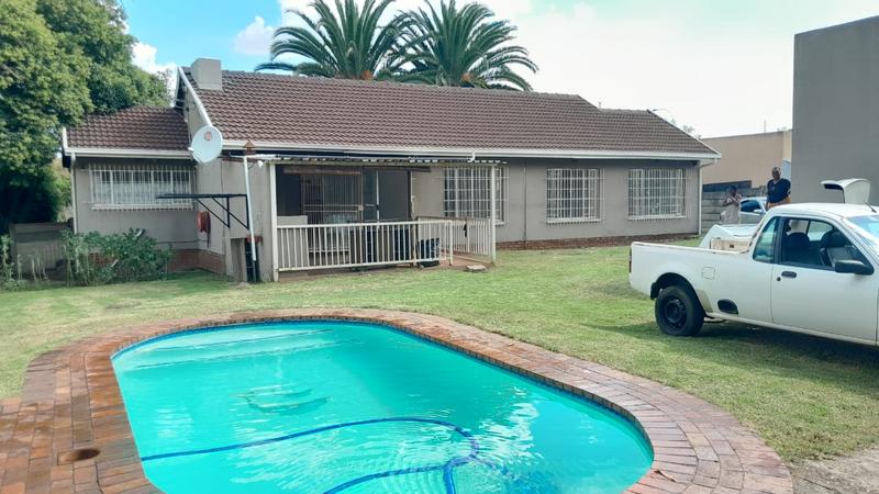 To Let 7 Bedroom Property for Rent in Discovery Gauteng