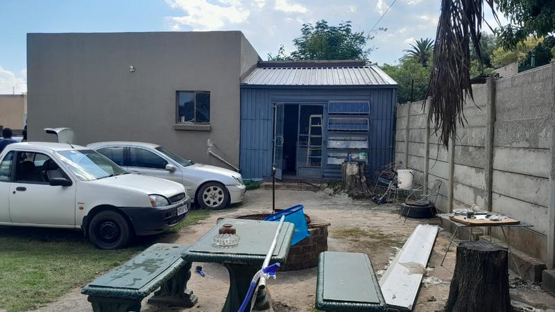 To Let 7 Bedroom Property for Rent in Discovery Gauteng