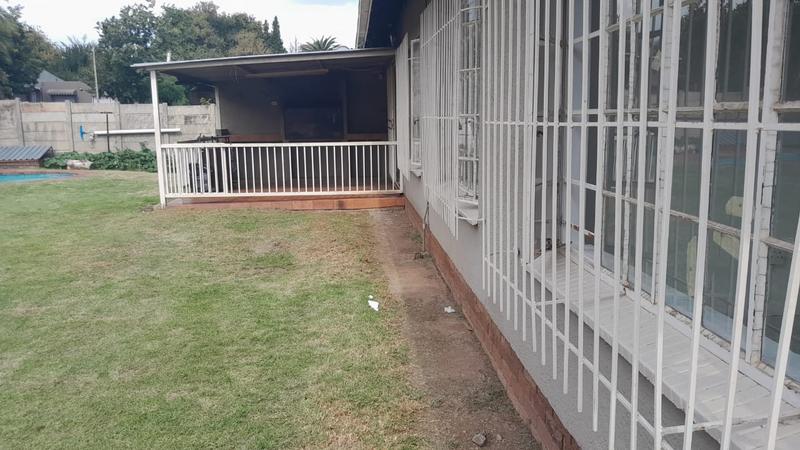 To Let 7 Bedroom Property for Rent in Discovery Gauteng