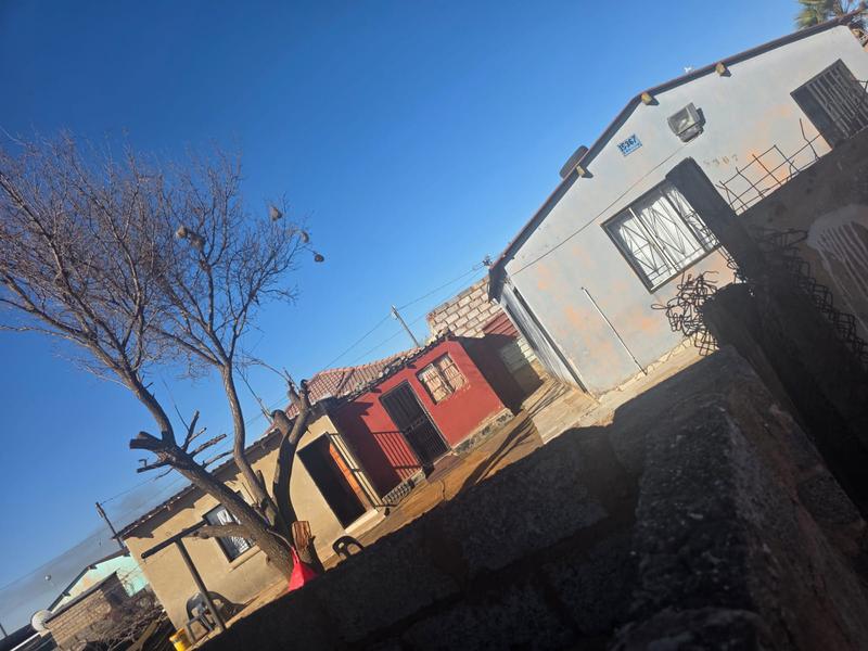 2 Bedroom Property for Sale in Zonkezizwe Gauteng