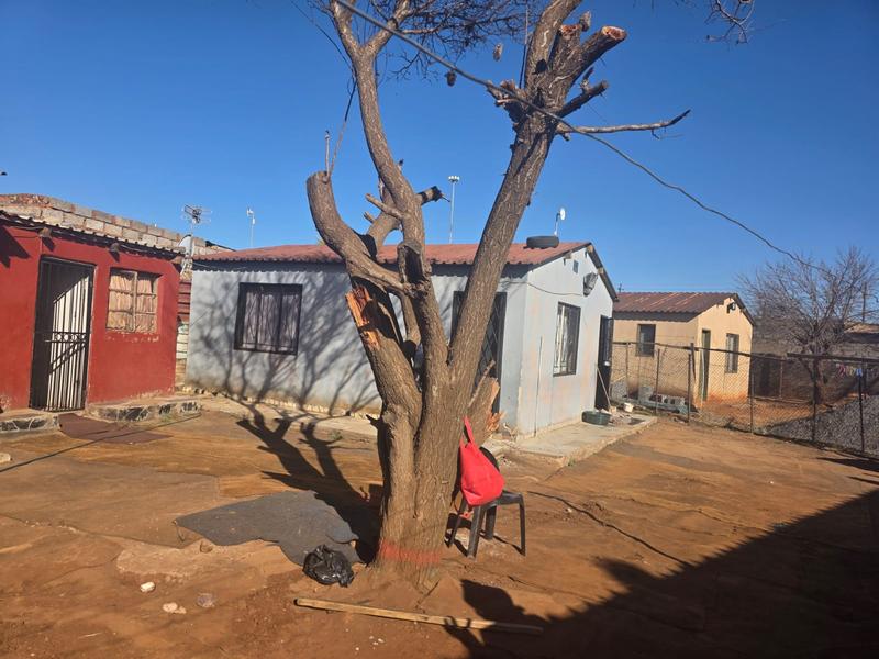 2 Bedroom Property for Sale in Zonkezizwe Gauteng