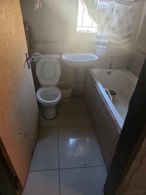 2 Bedroom Property for Sale in Zonkezizwe Gauteng