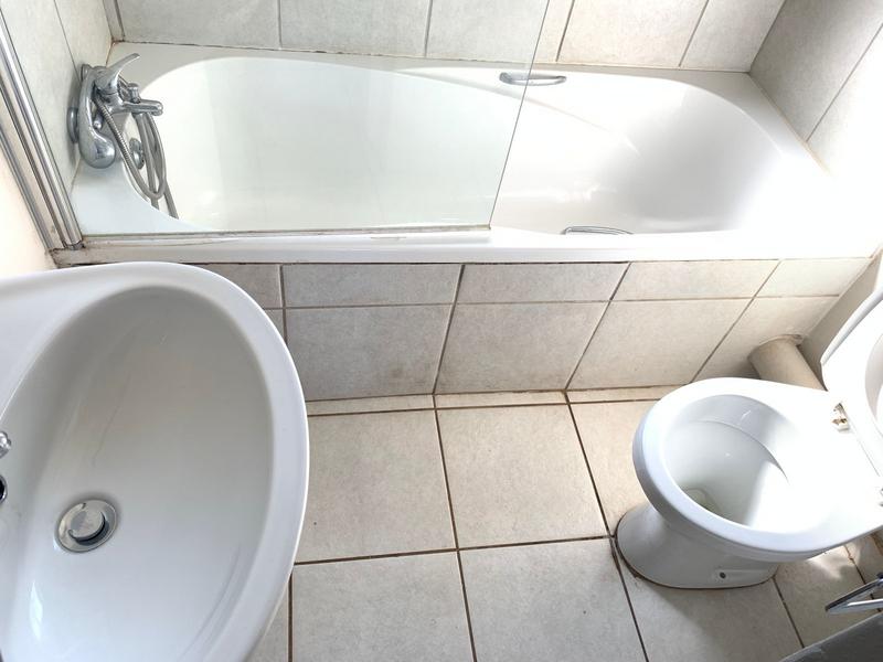 To Let 2 Bedroom Property for Rent in Kenleaf Gauteng