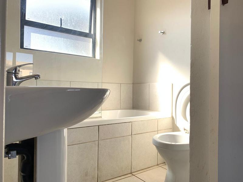 To Let 2 Bedroom Property for Rent in Kenleaf Gauteng