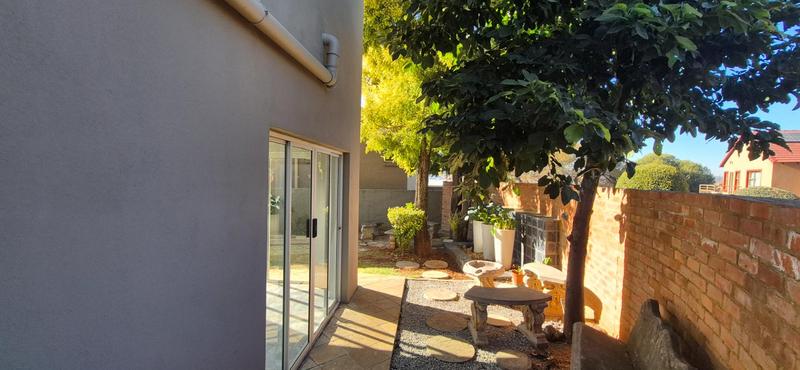 To Let 4 Bedroom Property for Rent in Highveld Gauteng