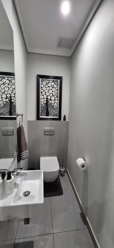 To Let 2 Bedroom Property for Rent in Midfield Estate Gauteng