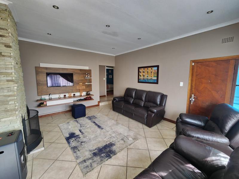 3 Bedroom Property for Sale in South Crest Gauteng