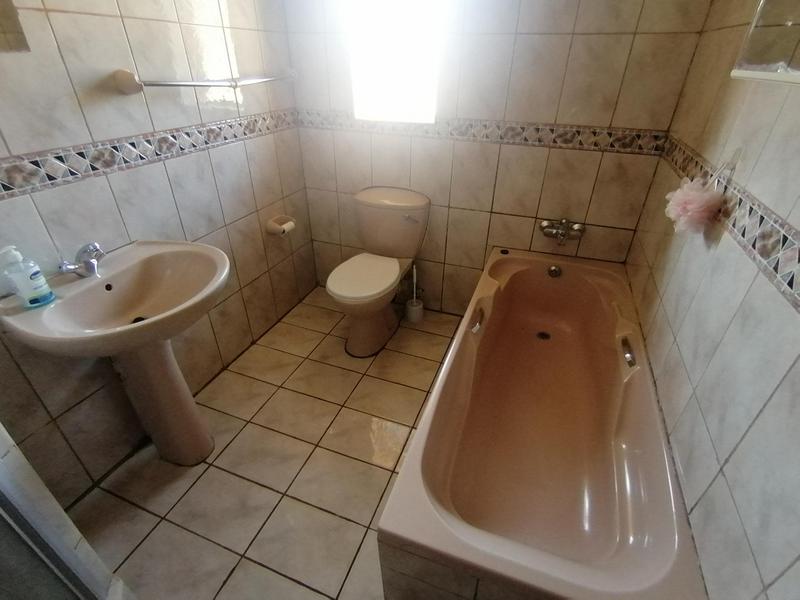 To Let 2 Bedroom Property for Rent in Florida North Gauteng