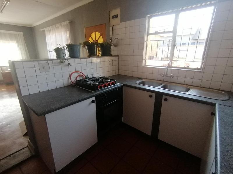 To Let 2 Bedroom Property for Rent in Florida North Gauteng