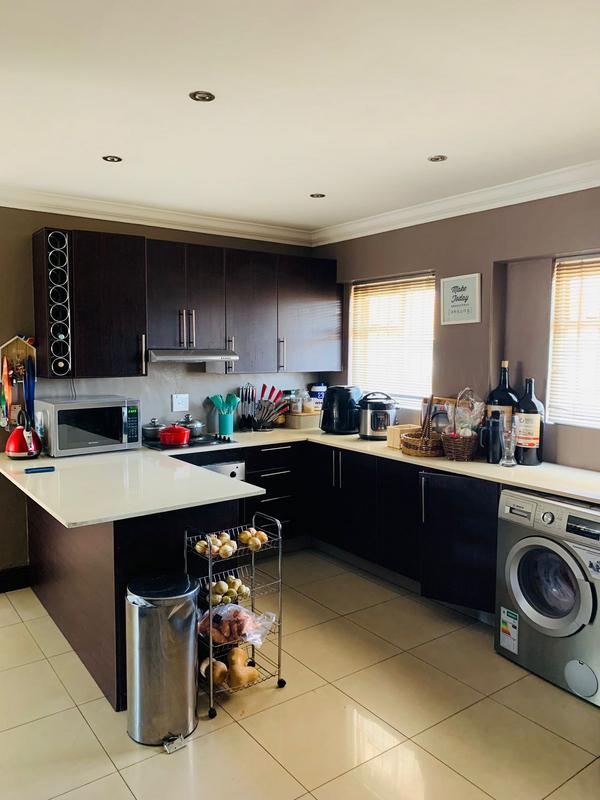 To Let 3 Bedroom Property for Rent in Die Hoewes Gauteng