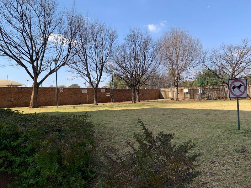 To Let 3 Bedroom Property for Rent in Die Hoewes Gauteng