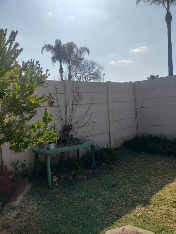 2 Bedroom Property for Sale in Rooihuiskraal North Gauteng