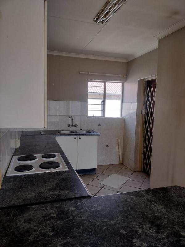 2 Bedroom Property for Sale in Rooihuiskraal North Gauteng
