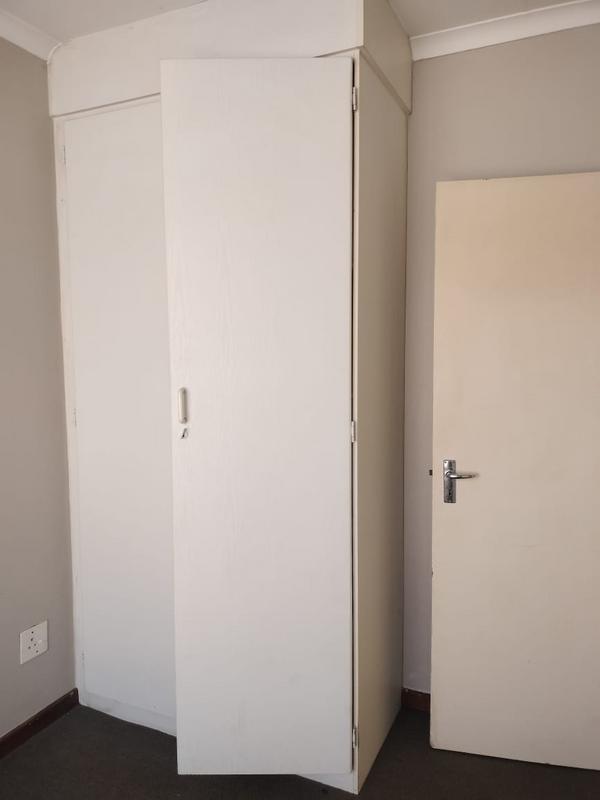 2 Bedroom Property for Sale in Rooihuiskraal North Gauteng