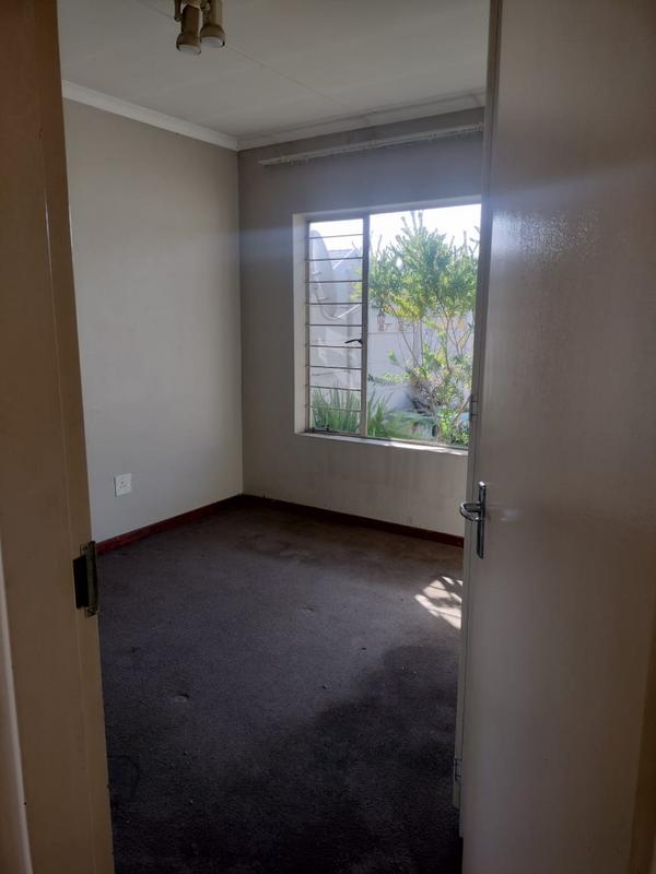 2 Bedroom Property for Sale in Rooihuiskraal North Gauteng