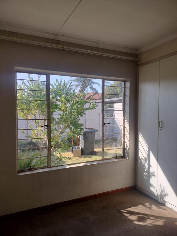 2 Bedroom Property for Sale in Rooihuiskraal North Gauteng