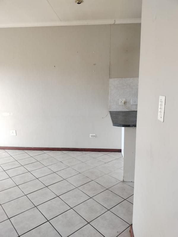2 Bedroom Property for Sale in Rooihuiskraal North Gauteng
