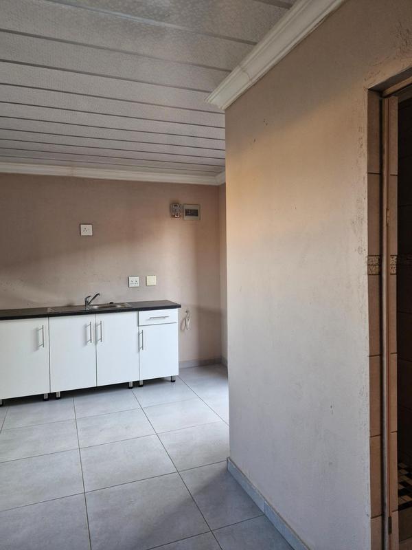 To Let 1 Bedroom Property for Rent in Tembisa Gauteng