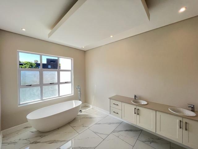 To Let 4 Bedroom Property for Rent in Morningside Gauteng