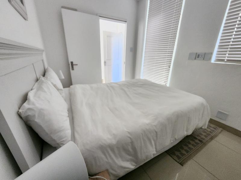 To Let 2 Bedroom Property for Rent in Sandhurst Gauteng