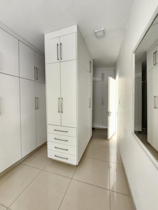 To Let 2 Bedroom Property for Rent in Sandhurst Gauteng