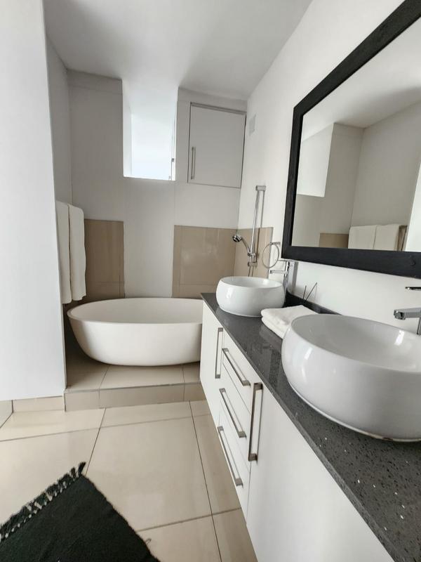 To Let 2 Bedroom Property for Rent in Sandhurst Gauteng