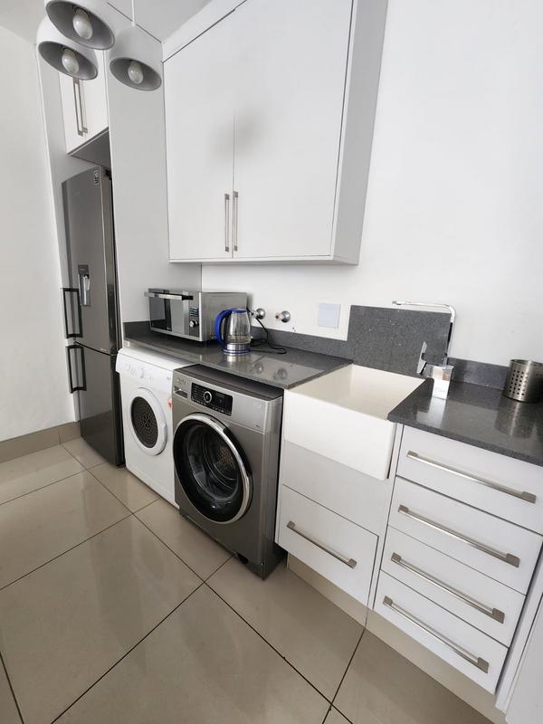 To Let 2 Bedroom Property for Rent in Sandhurst Gauteng