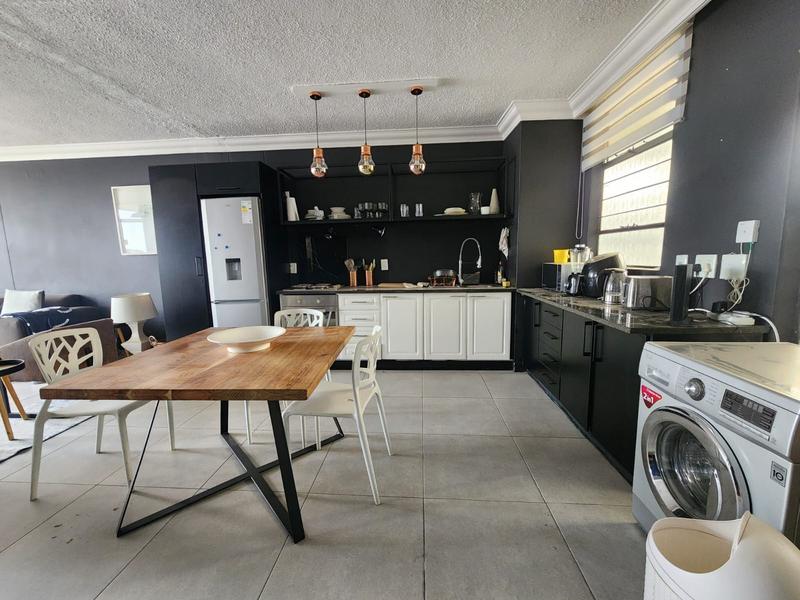 To Let 2 Bedroom Property for Rent in Sandhurst Gauteng