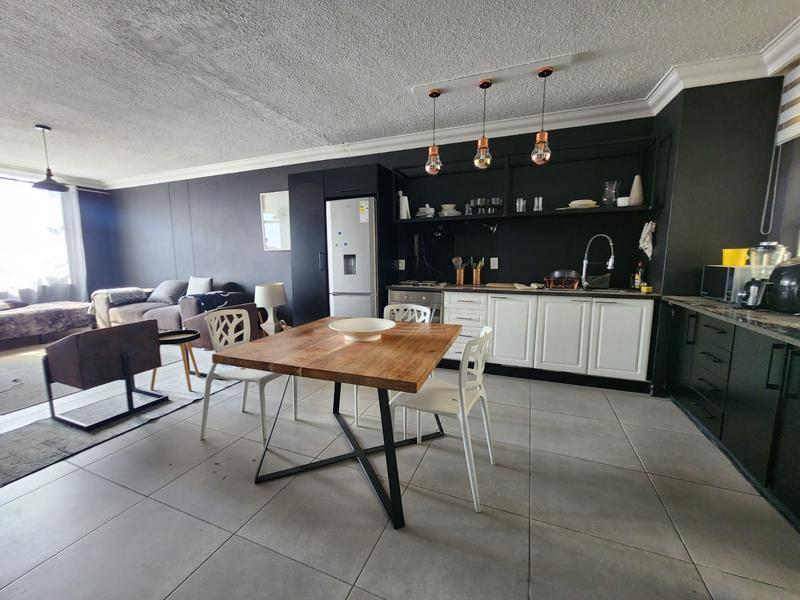 To Let 2 Bedroom Property for Rent in Sandhurst Gauteng